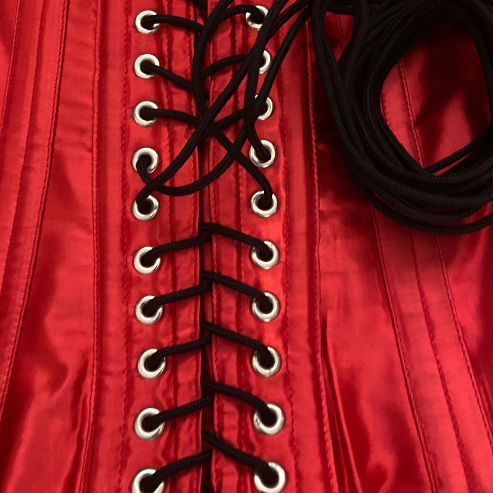 💃🏼💃🏼🔥🔥HOT RED CORSET 🔥🔥💃🏼💃🏼 - Picture 3 of 10